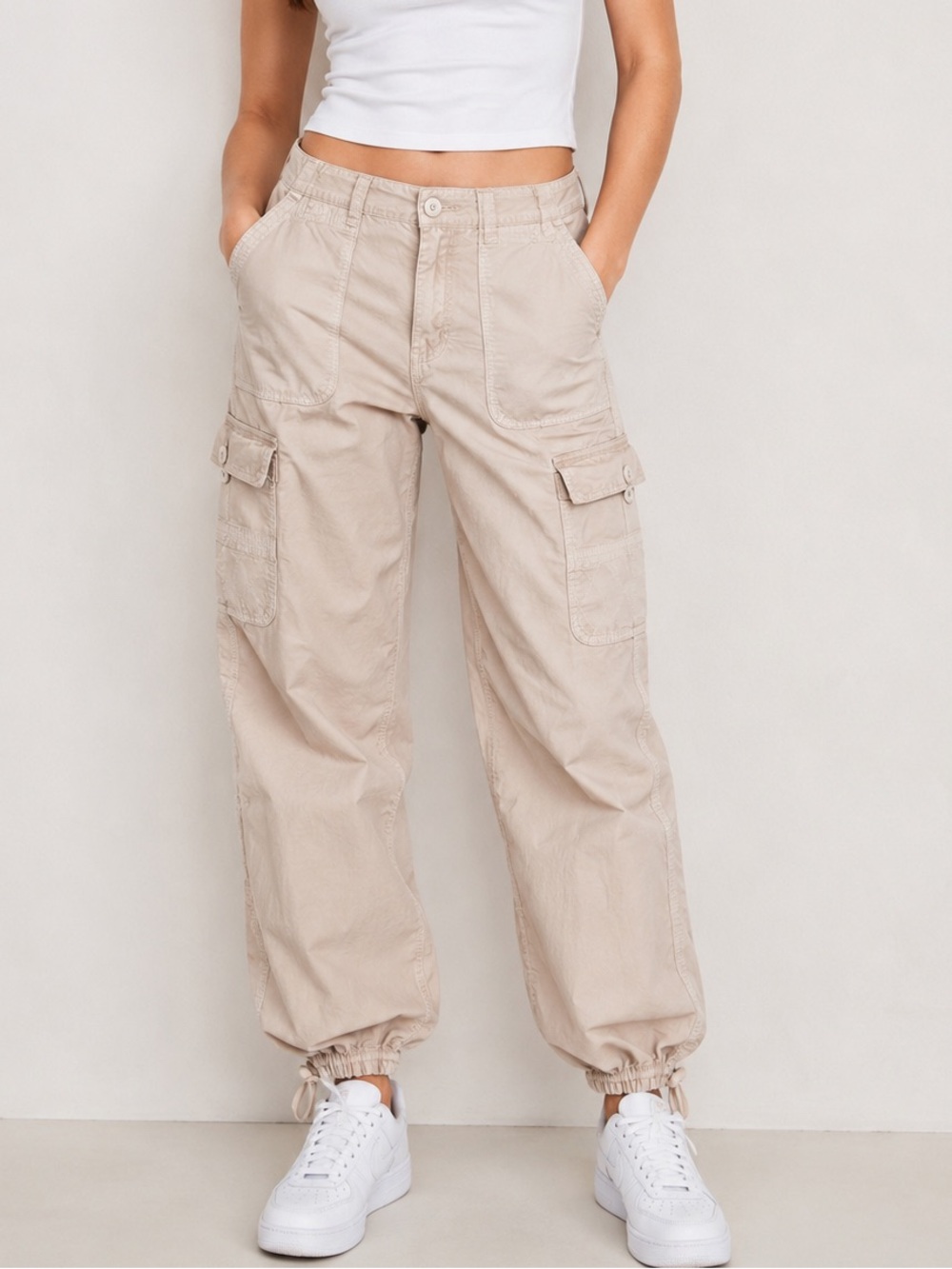 American Eagle Cream Cargo Joggers size 10